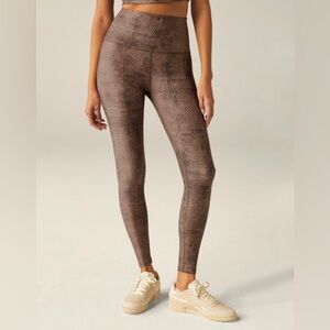 Beyond Yoga Caught In The Midi Legging Neutral Snakeskin Size S